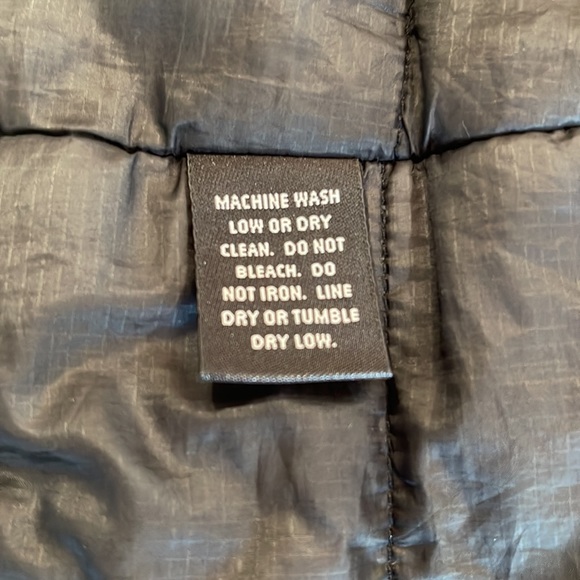 Aether Apparel men’s size “2” (M) black light weight hooded jacket. - Picture 4 of 8